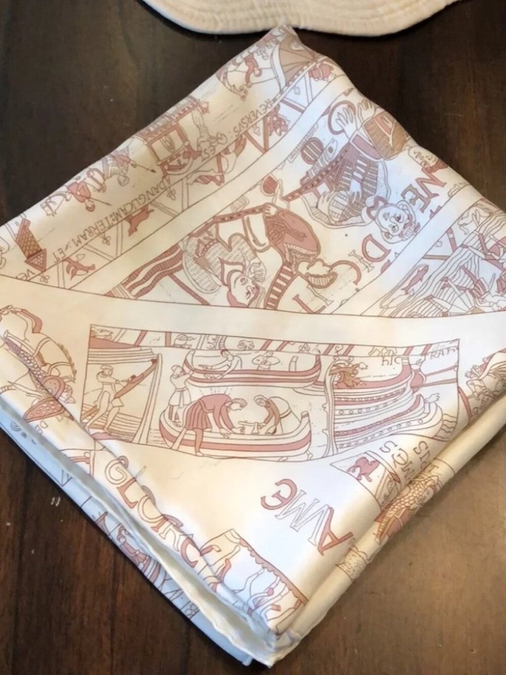 Hermès Carré en Soie La Gloire de Guillaume silk 35” sq classical motif scarf